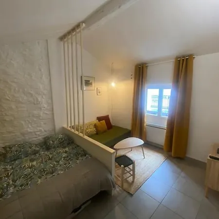 Studio Centre Dans Rue Pietonne Au Calme Lägenhet Nîmes