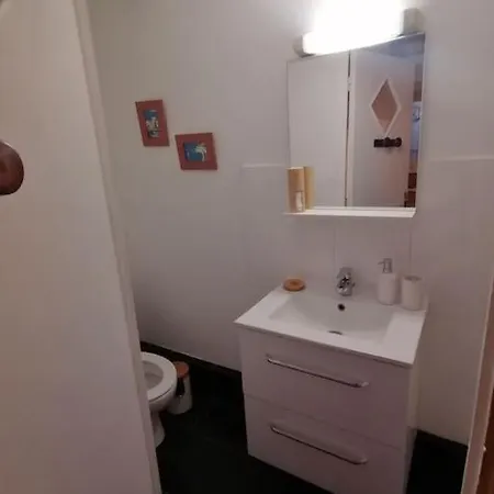 Studio Centre Dans Rue Pietonne Au Calme * Nîmes