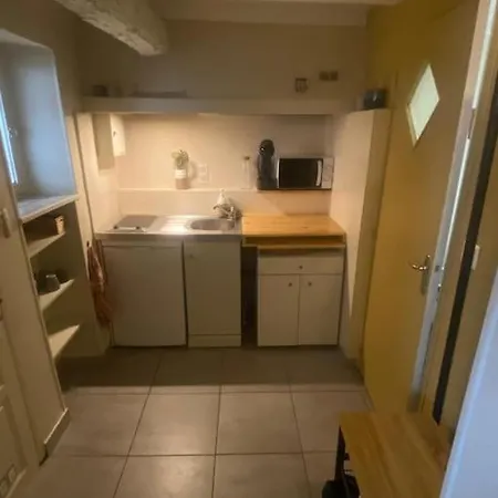 Studio Centre Dans Rue Pietonne Au Calme Lägenhet Nîmes